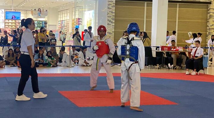 Pelajar mengikuti Turnamen Taekwondo di Citimall Sampit, Sabtu, 19 Oktober 2024.