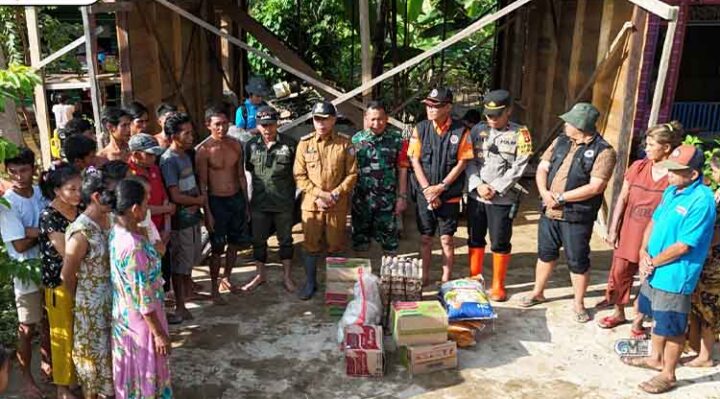 Pemkab Murung Raya serahkan bantuan banjir