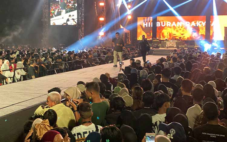 Warga Palangka Raya pun Antusias Saksikan Konser Gratis NDX A.K.A di Sampit