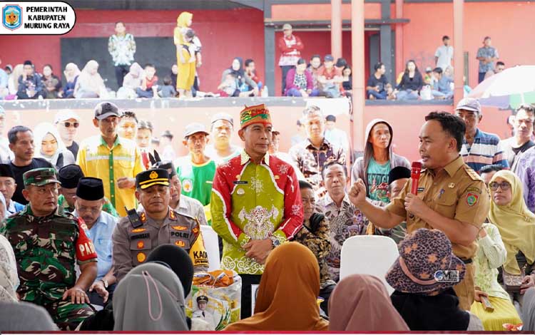 Hermon Dampingi Sugianto Sabran Buka Pasar Murah di Murung Raya