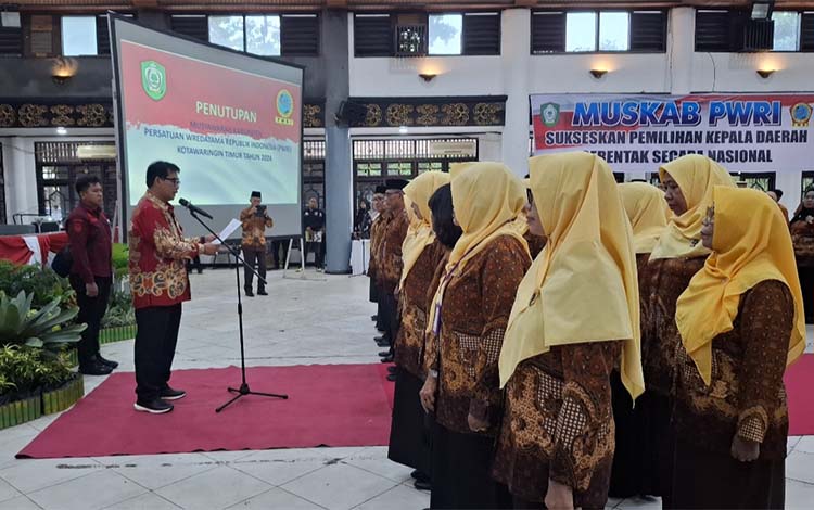 Shalahuddin Lantik Pengurus Baru PWRI, ini Harapannya