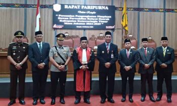 Pjs Bupati Kotim Shalahuddin foto bersama Forkominda usai acara pelantikan pimpinan DPRD setempat, Senin, 14 Oktober 2024.