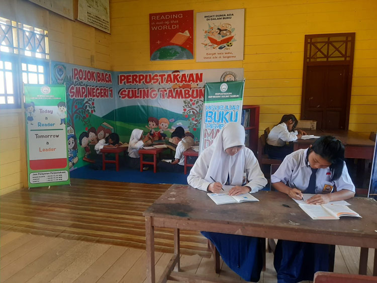 Meski Terpencil, Literasi Siswa SMPN 1 Suling Tambun Naik Signifikan Berkat Inovasi Perpustakaan