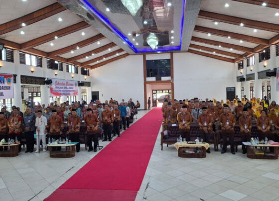 Seluruh anggota PWRI berfoto bersama di sela sosialiasi di Gedung Serbaguna, Kamis, 24 Oktober 2024.