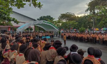 Suasana upacara pembukaan Perkemahan Pramuka Penggalang se Kecamatan Baamang yang dimeriahkan peserta dari 20 sekolah, Jumat, 18 Oktober 2024