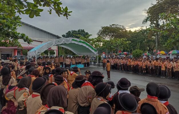 Suasana upacara pembukaan Perkemahan Pramuka Penggalang se Kecamatan Baamang yang dimeriahkan peserta dari 20 sekolah, Jumat, 18 Oktober 2024