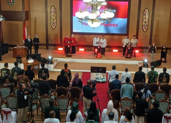 Tiga pasangan calon Bupati dan Wakil Bupati Katingan melaksanakan debat publik yang pertama di ruang rapat rapat DPRD.