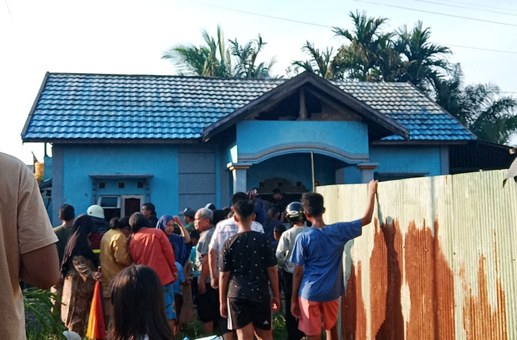 Kebakaran Melanda Rumah Penyimpan BBM di Baamang, Petugas Kesulitan Padamkan Api