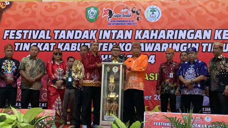 Buka  Festival Tandak Intan Kaharingan, Ini Harapan Rihel 