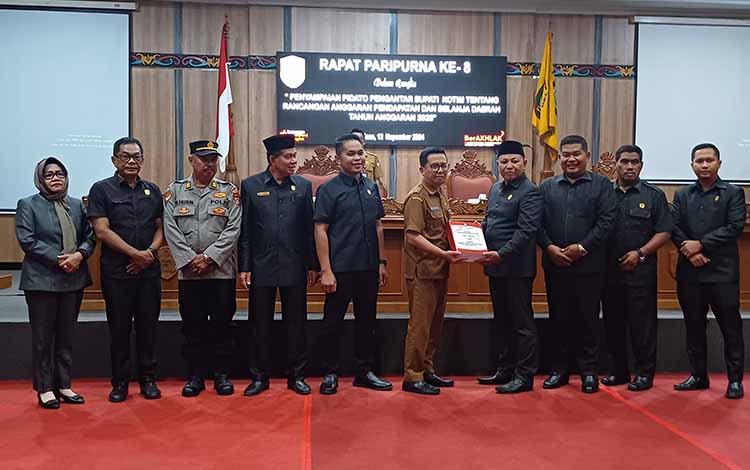 Pemkab Kotim Serahkan Rancangan APBD 2025 ke DPRD, Fokus pada Peningkatan Kualitas Layanan dan Infrastruktur