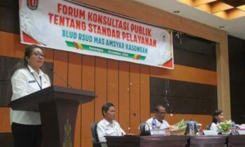 Direktur BLUD RSUD Mas Amsyar Kasongan dr Agnes Nissa Paulina menyampaikan sambutan pada acara forum konsultasi publik