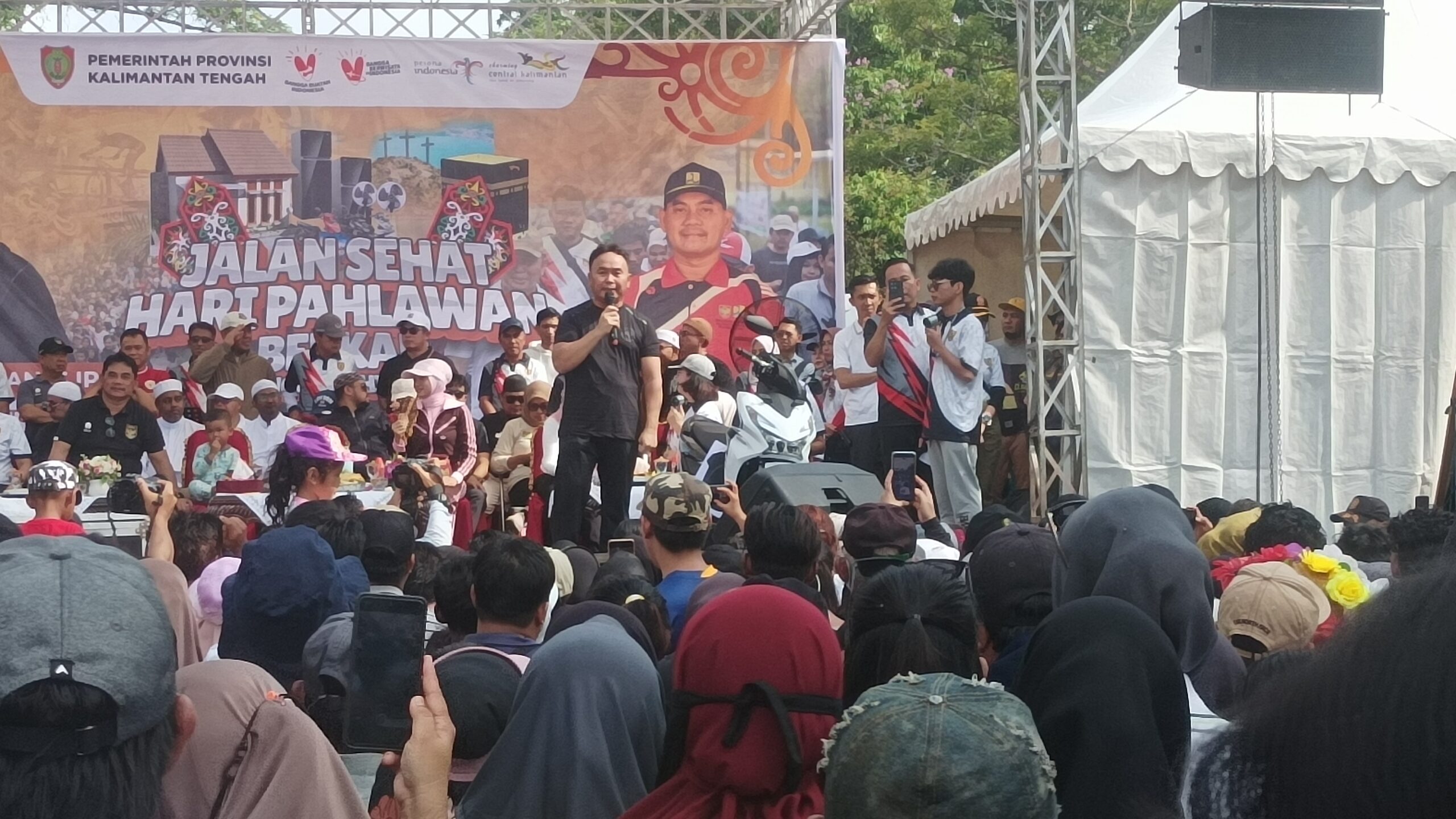 Gubernur Kalteng Berikan Hadiah Tambahan 2 Rumah dan Uang Tunai Rp 200 Juta untuk Peserta Jalan Sehat
