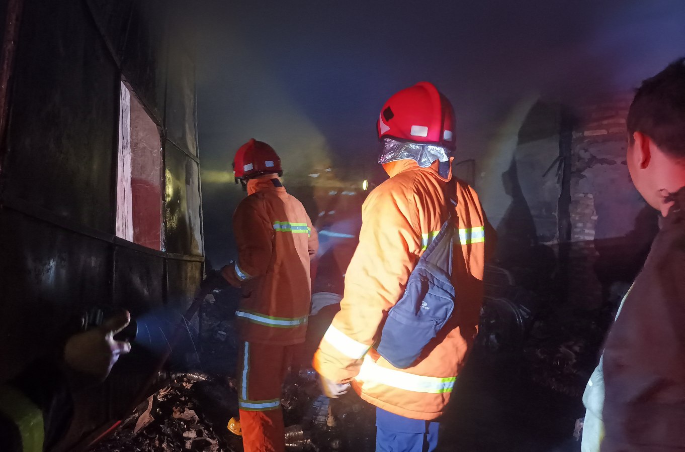 Api Kemungkinan Kembali Menyala, Petugas Masih Siaga