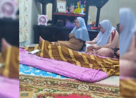 Jenazah Ansori, korban dugaan pengeroyokan saat di rumah duka.