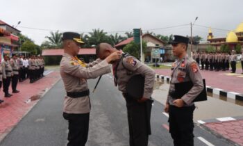 Kapolres Katingan AKBP Chandra Ismawanto saat menerima 27 siswa Latja Polda Kalteng.