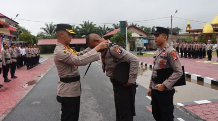 Kapolres Katingan AKBP Chandra Ismawanto saat menerima 27 siswa Latja Polda Kalteng.