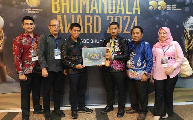 Pemkab Kotim Raih Penghargaan Bhumandala Ariti atas Inovasi Informasi Geospasial