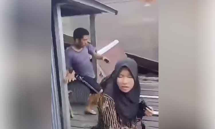 Tongkang Tabrak Lanting Warga di Desa Sungai Paring