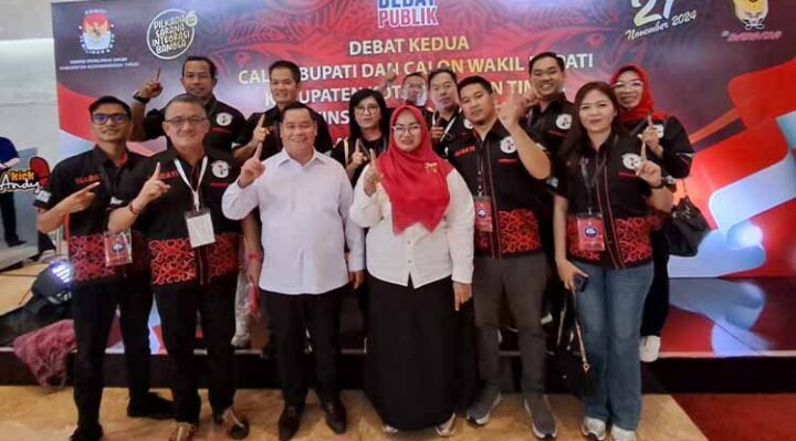 Pasangan calon Bupati dan Wakil Bupati Kotim Halikinnor Irawati foto bersama usa debat kedua di Jakarta.