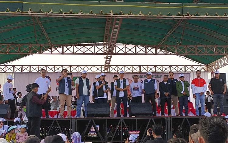 Ribuan Warga Padati Kampanye  Akbar Pasangan Mukhlis-Aswin, Siap Wujudkan ‘Seruyan Mantab’ dengan 11 Program Unggulan