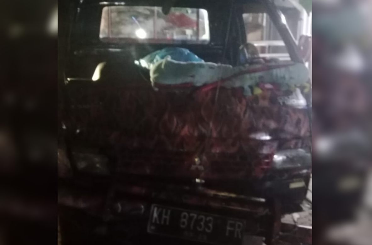Tabrak Tumpukan Ban, Sopir Pikap Dilarikan ke IGD RSUD dr Murjani Sampit