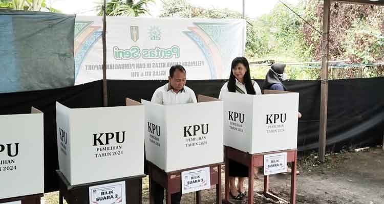 Pj Bupati Katingan Gunakan Hak Pilih di TPS 13 Kasongan, Begini Katanya