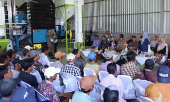 Pjs Bupati Kotim Shalahuddin mengunjungi Rice Milling Plant di Desa Lampuyang, Kecamatan Teluk Sampit, Minggu, 17 November 2024.