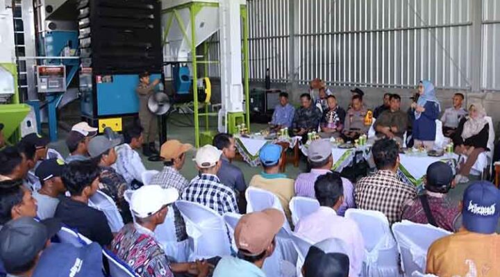 Pjs Bupati Kotim Shalahuddin mengunjungi Rice Milling Plant di Desa Lampuyang, Kecamatan Teluk Sampit, Minggu, 17 November 2024.