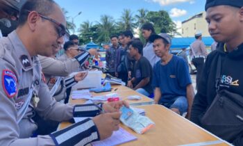 Razia kelengkapan kendaraan oleh Satlantas Polres Kotim di Terminal Patih Rumbih.