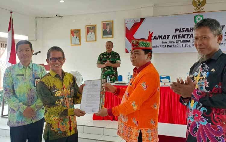 Rida Iswandi Resmi Menjadi Plt Camat Mentaya Hilir Selatan