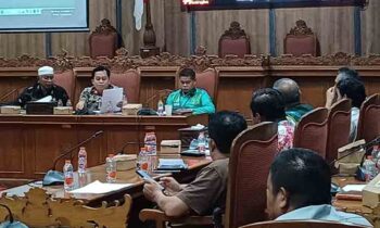 Suasana RDP di Pusat Perbelanjaan Mentaya, Kamis, 7 November 2024.