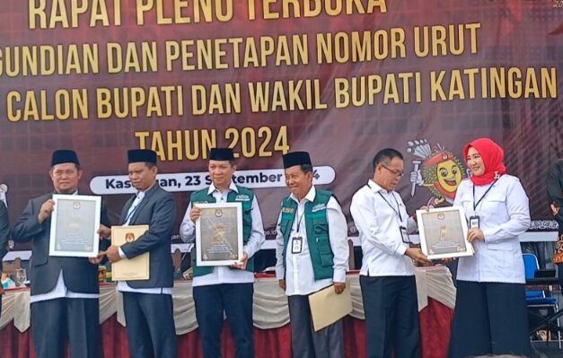 Tiga pasangan calon Bupati dan Wakil Bupati Katingan saat pengambilan nomor urut beberapa waktu lalu.