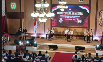 Tiga pasangan calon bupati dan wakil bupati Katingan mengikuti debat publik.