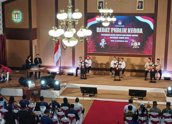 Tiga pasangan calon bupati dan wakil bupati Katingan mengikuti debat publik.