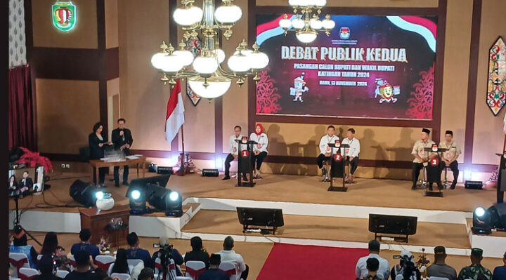 Tiga pasangan calon bupati dan wakil bupati Katingan mengikuti debat publik.