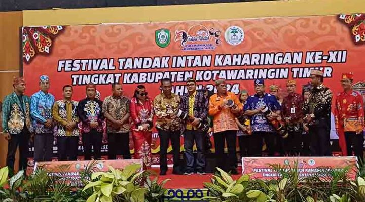 Wakil Ketua II DPRD Kotim Rudianur turut pembukaan Festival Tandak Intan Kaharingan, Jumat, 15 November 2024.