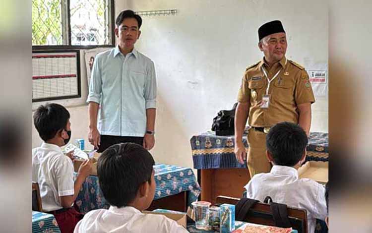Wapres Gibran Luncurkan Program Makan Siang Gratis di Palangka Raya, Tingkatkan Gizi Anak dan Ekonomi Lokal