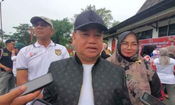 Bupati Kotim Halikinnor didampingi Wabup Kotim Irawati dan Pj Sekda Sanggul Lumban Gaol saat diwawancarai. Jumat, 6 Desember 2024.