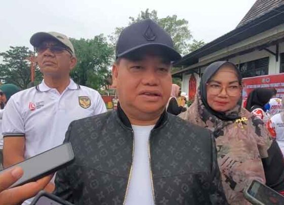 Bupati Kotim Halikinnor didampingi Wabup Kotim Irawati dan Pj Sekda Sanggul Lumban Gaol saat diwawancarai. Jumat, 6 Desember 2024.