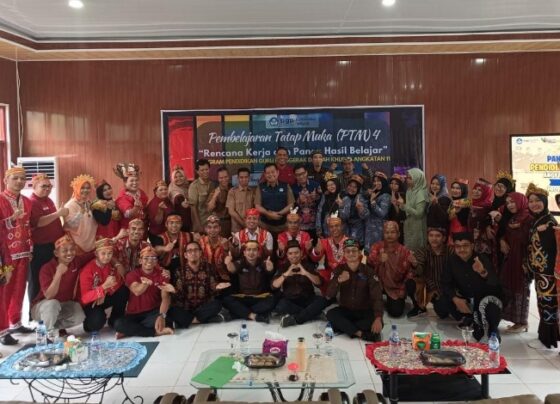 Foto bersama para peserta Pembelajaran Tatap Muka (PTM) 4 Program Pendidikan Guru Penggerak (PGP).