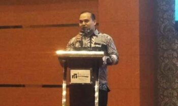 Kepala Bidang Pembinaan SMP Dinas Pendidikan Kotim, I Gede Sukadana, saat menyampaikan sambutan dalam optimalisasi Dapodik, Sabtu 7 Desember 2024.