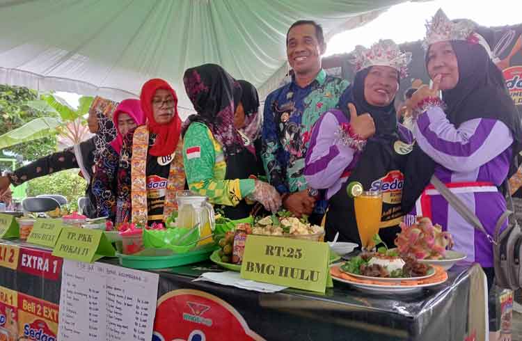 Meriahkan Hari Ibu, Kelurahan Baamang Hulu Adakan Lomba Memasak Tradisional