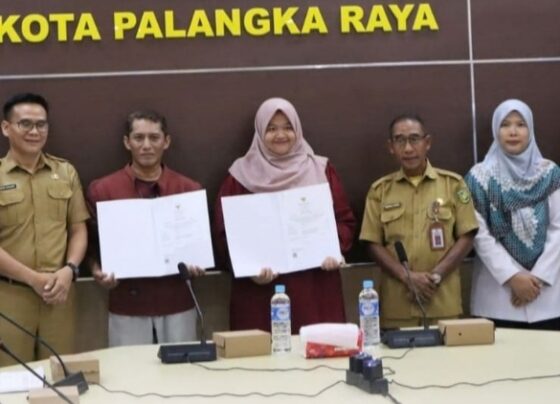 Penyerahan sertifikat halal bagi UMKM di Palangka Raya.