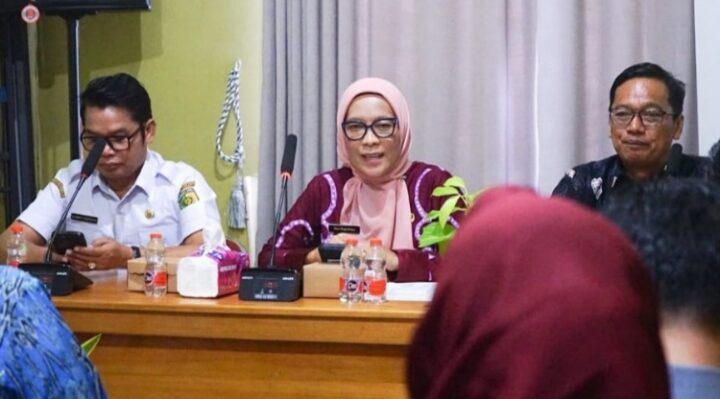 Pj Wali Kota Palangka Raya, Hera Nugrahayu rapat bersama sejumlah kepala OPD.