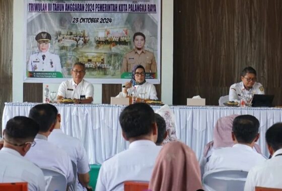 Pj Wali Kota Palangka Raya bersama jajaran rapat koordinasi capaian kinerja hingga triwulan III.