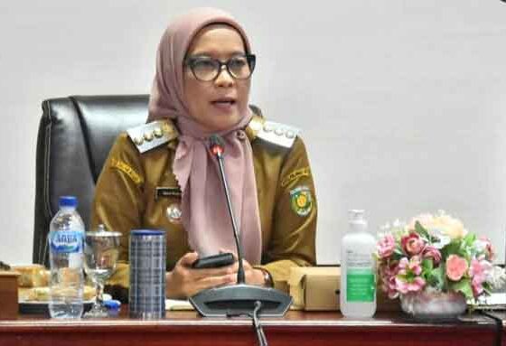 Pj Wali Kota Palangka Raya bersama kepala perangkat daerah rapat koordinasi pengendalian inflasi.