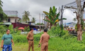 Plt Kepala DLH Palangka Raya meninjau lokasi pembangunan depo sampah di Jalan Lele.