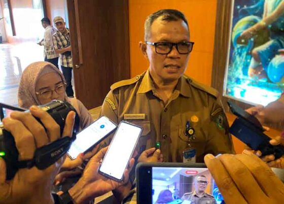 Plt Kepala Dinas Koperasi dan Perindustrian Perdagangan Kotim, Fahrujiansyah saat diwawancara, Senin, 16 Desember 2024.