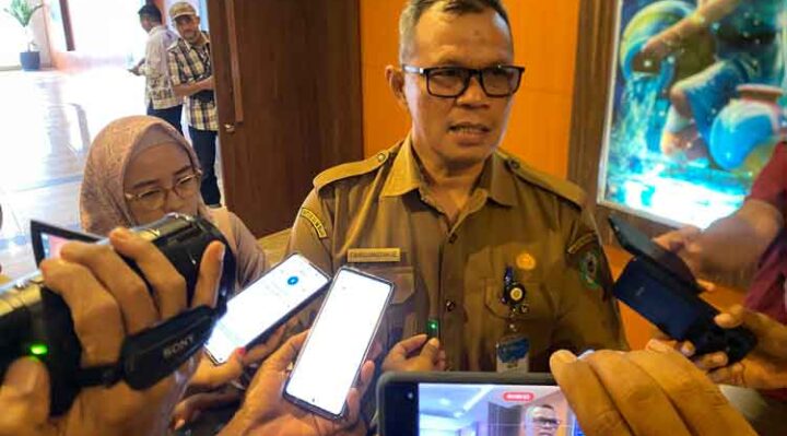 Plt Kepala Dinas Koperasi dan Perindustrian Perdagangan Kotim, Fahrujiansyah saat diwawancara, Senin, 16 Desember 2024.