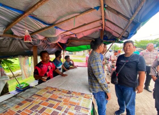 Polisi mendatangi TKP disebuah warung Jalan G. Obos Komplek Perumahan Tirta Mas Palangka Raya.